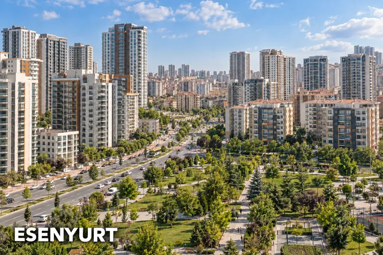 Esenyurt başlıklı görsel: yüksek konutlar, geniş bulvar ve yeşil park